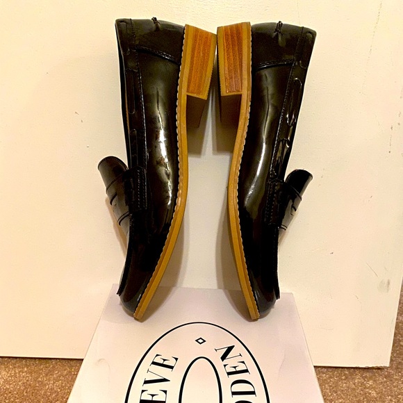 Steve Madden, size 8.5 (M), black patent leather loafer - Picture 2 of 4